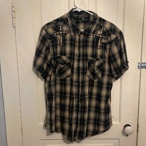 Xl mens button up short sleeve shirt. Pop icon clothing for Buckle